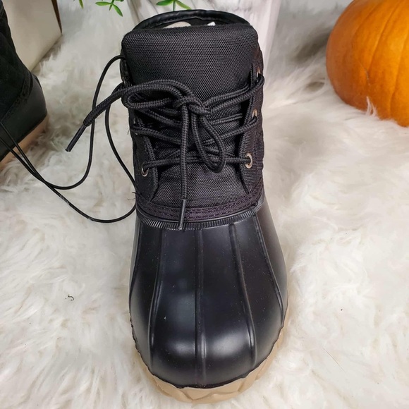 St. John Collection Black Quilted Winter Boots size 7 - Picture 3 of 5